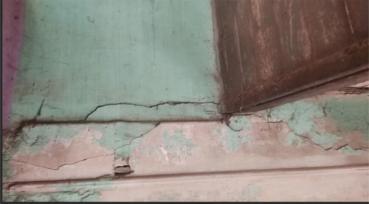 ভূমিকম্পে কবি নজরুল কলেজের ছাত্রাবাসে একাধিক ফাটল