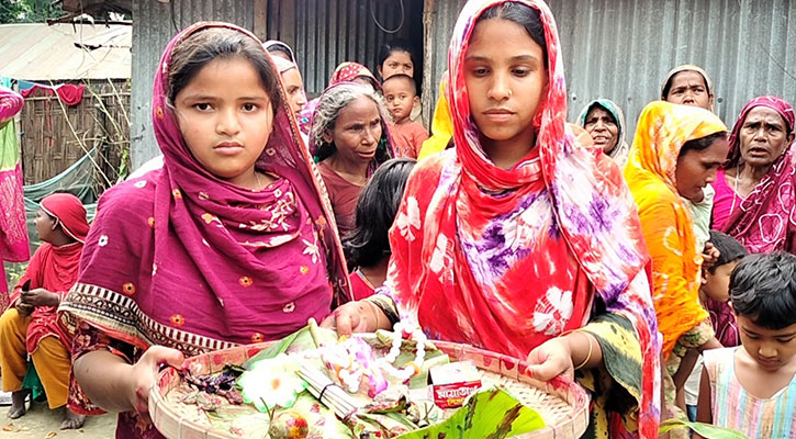 কুড়িগ্রামে বৃষ্টির আশায় ব্যাঙের বিয়ে