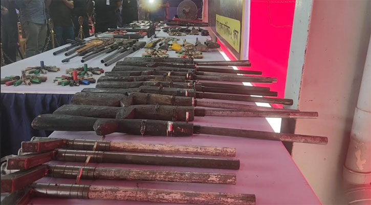 সুন্দরবনে ৫ বনদস্যু বাহিনীর ৫৯ সদস্যের আত্মসমর্পণ, বিপুল অস্ত্র উদ্ধার
