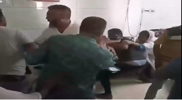 অপারেশন থিয়েটারে রোগীর মৃত্যু, চিকিৎসককে মারধর