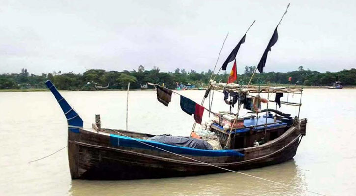 নৌকায় গ্যাস সিলিন্ডার বিস্ফোরণ, ৪ জেলে দগ্ধ 