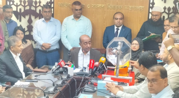 দুর্নীতির সিন্ডিকেট ভাঙতেই লটারির মাধ্যমে সাব-রেজিস্ট্রার বদলি: আইনমন্ত্রী