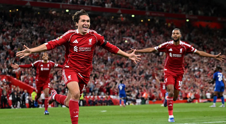 ৬ গোলের রোমাঞ্চকর ম্যাচ জিতে মৌসুম শুরু লিভারপুলের