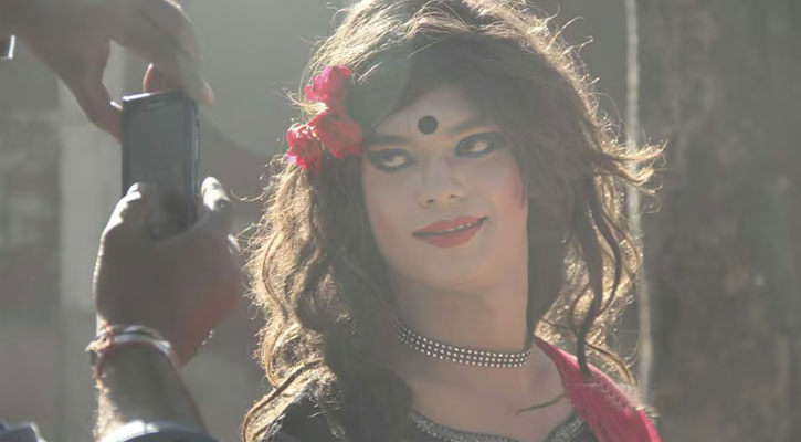 তাহাদের ভালোবাসা যেন কেবলই মরীচিকা