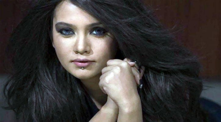 বিরতি ভেঙে প্লেব্যাকে মিলা