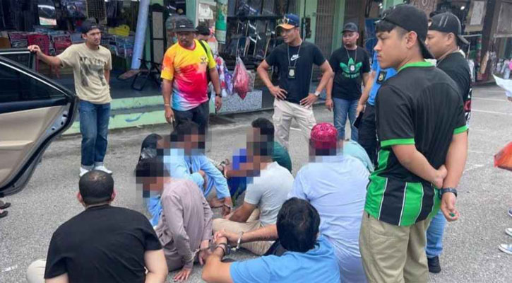 মালয়েশিয়ায় ৯ বাংলাদেশিসহ ৩২ অভিবাসী আটক