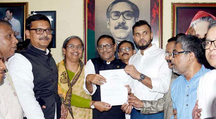 আওয়ামী লীগের মনোনয়নপত্র কিনলেন মাশরাফি