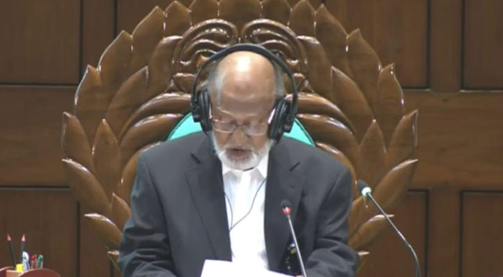 সংসদের প্রথম অধিবেশনে সভাপতিত্ব করছেন খন্দকার মোশাররফ