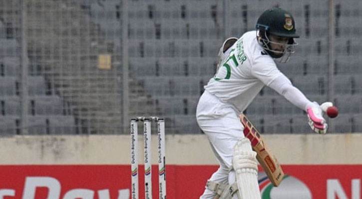 আউট হয়ে ইতিহাস গড়লেন মুশফিক