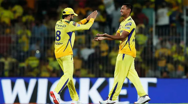 খরুচে শুরুর পর মুস্তাফিজের ২ উইকেট