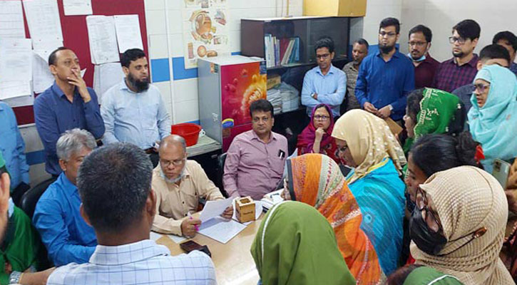স্বাস্থ্য উপদেষ্টাকে ৮ দফা দাবিতে স্মারকলিপি দিলেন চিকিৎসক-নার্সরা