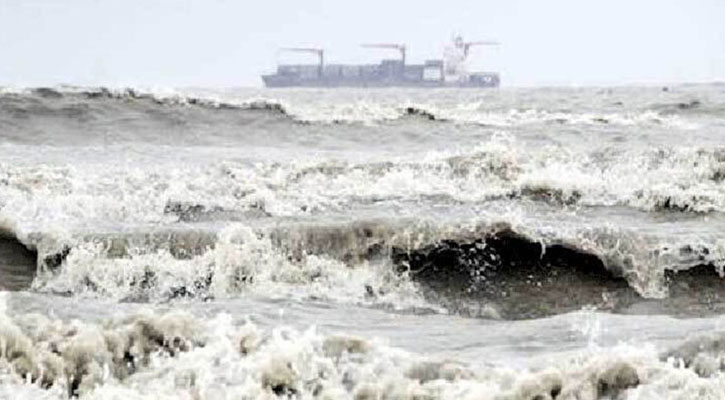 নোয়াখালীর উপকূলে ঝোড়ো হাওয়াসহ বৃষ্টি, সাগর উত্তাল