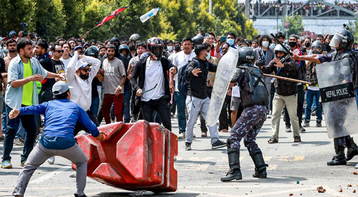 নেপালজুড়ে ছড়িয়ে পড়েছে বিক্ষোভ, আজও রাস্তায় তরুণরা