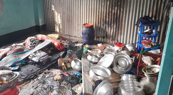 ‘ঘুমন্ত অবস্থায় দগ্ধ হন তারা’