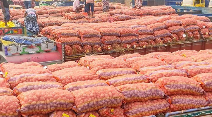 ভারত থেকে ৪ দিনে এলো ১১১০ টন আলু