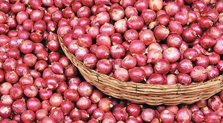 আমদানির ঘোষণায় পেঁয়াজের দামে বড় পতন