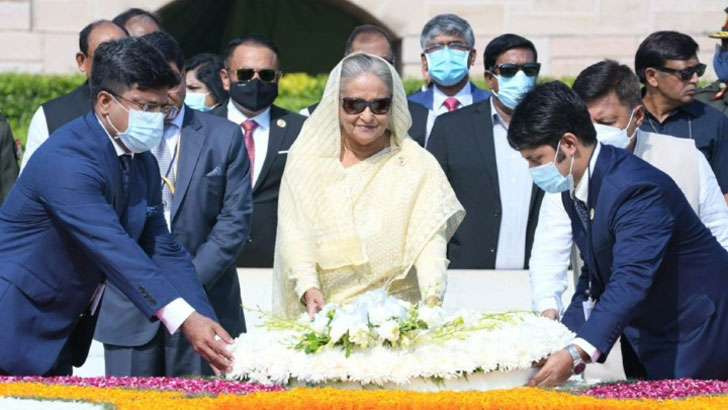 মহাত্মা গান্ধীর সমাধিতে প্রধানমন্ত্রী শেখ হাসিনার শ্রদ্ধা