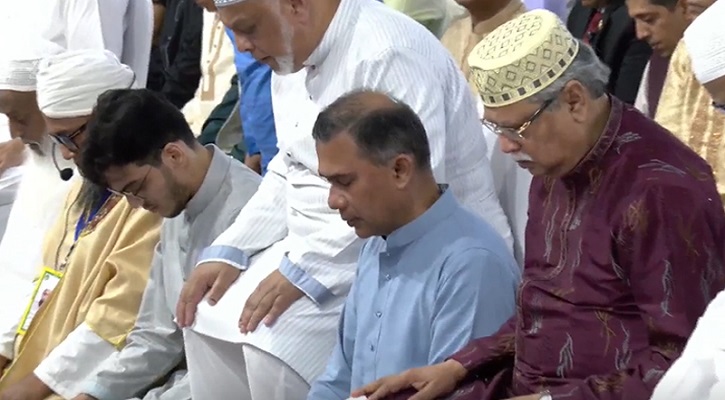 রাষ্ট্রপতি ও প্রধানমন্ত্রীর উপস্থিতিতে জাতীয় ঈদগাহে প্রধান জামাত অনুষ্ঠিত