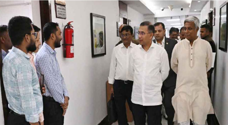 বিভিন্ন মন্ত্রণালয় পরিদর্শন করেন প্রধানমন্ত্রী