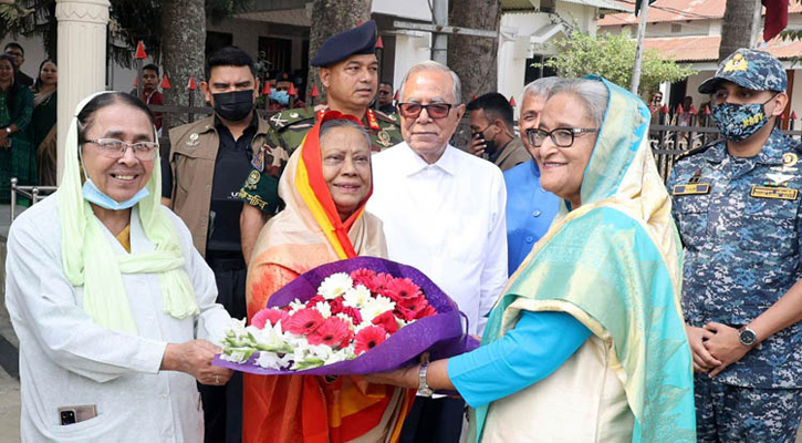 রাষ্ট্রপতির বাড়িতে প্রধানমন্ত্রী
