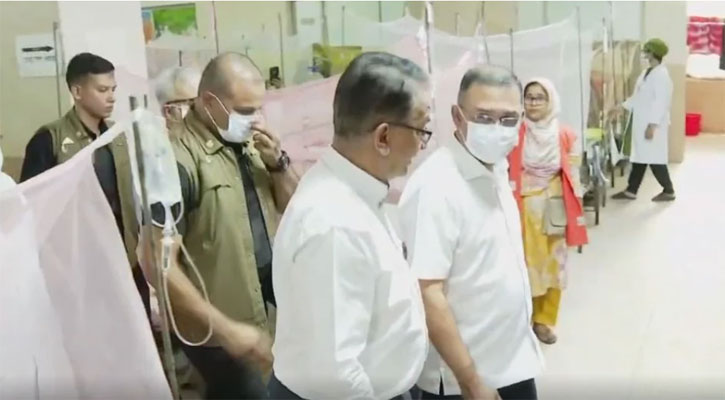 হাসপাতালে চিকিৎসককে ধূমপান করতে দেখলেন প্রধানমন্ত্রী, বরখাস্তের নির্দেশ