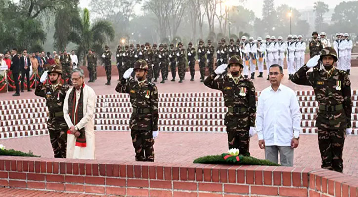 স্মৃতিসৌধে বীর শহীদদের শ্রদ্ধা জানালেন রাষ্ট্রপতি ও প্রধানমন্ত্রী