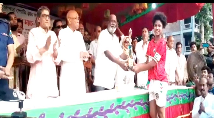 পাবনায় নারী ফুটবল ম্যাচে ময়মনসিংহ বিভাগ চ্যাম্পিয়ন