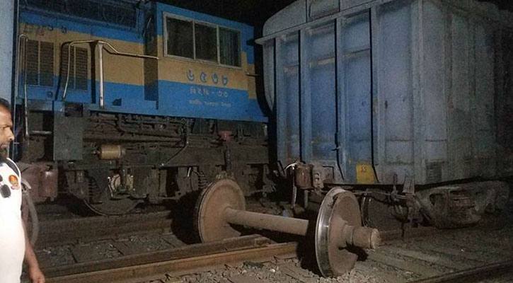 ৭ ঘণ্টা পর ঢাকা-খুলনা রুটে ট্রেন চলাচল স্বাভাবিক