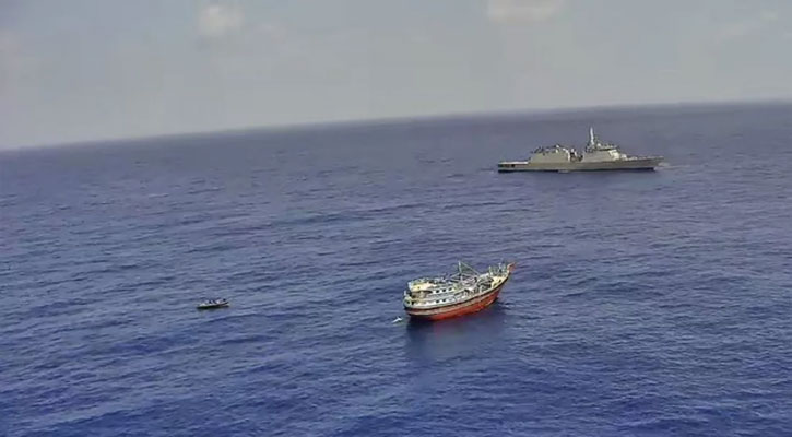 সোমালি দস্যুদের হাত থেকে ২৩ জনকে উদ্ধার করল ভারতীয় নৌবাহিনী