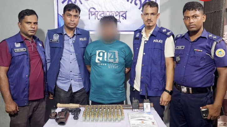 ৬৯ রাউন্ড কার্তুজ, ওয়াকিটকি ও ভুয়া পুলিশ আইডিসহ যুবক গ্রেপ্তার