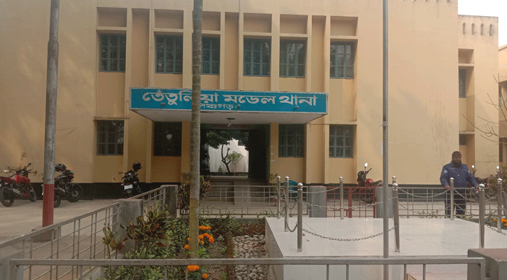 রক্তাক্ত অবস্থায় সড়কে পড়েছিল কৃষকের লাশ