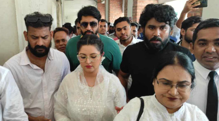 শ্লীলতাহানির মামলায় আদালতে পরীমনি