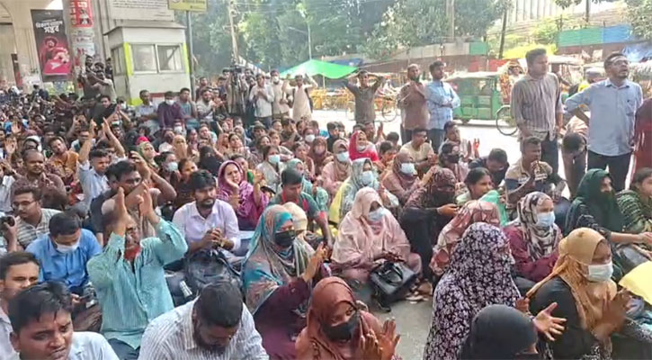নিয়োগপত্রের দাবিতে শাহবাগে অবস্থান প্রাথমিকের নিয়োগবঞ্চিতদের 
