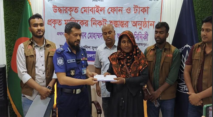 পিরোজপুরে হারানো ২৫টি মোবাইল উদ্ধার, মালিকদের কাছে হস্তান্তর 