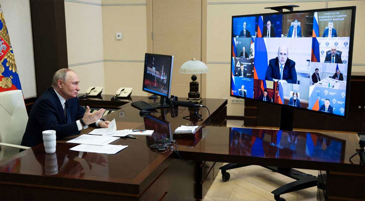 রাশিয়ার অর্থনীতি নিয়ে উদ্বেগ বাড়ছে পুতিনের, ট্রাম্প দিচ্ছেন যুদ্ধ বন্ধের চাপ