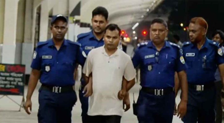 ট্রেনের টয়লেটে যাত্রীকে ধর্ষণ, রেল কর্মচারী আটক