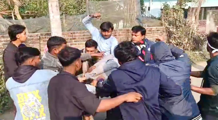 দুর্গাপুরে ধানের শীষ ও ফুটবল প্রতীক সমর্থকদের সংঘর্ষ