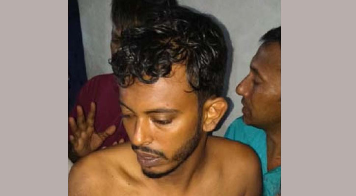 রাজশাহীর মোহনপুরে মাকে কুপিয়ে হত্যার অভিযোগ, ছেলে আটক