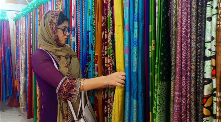 রাজশাহী সিল্কপাড়ায় জমজমাট বেচাকেনা