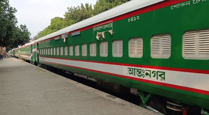 ভারত থেকে এলো ১৮টি ব্রডগেজ রেলকোচ