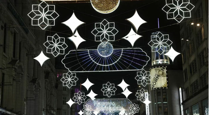 রমজানকে স্বাগত জানিয়ে বর্ণিল সাজে লন্ডন