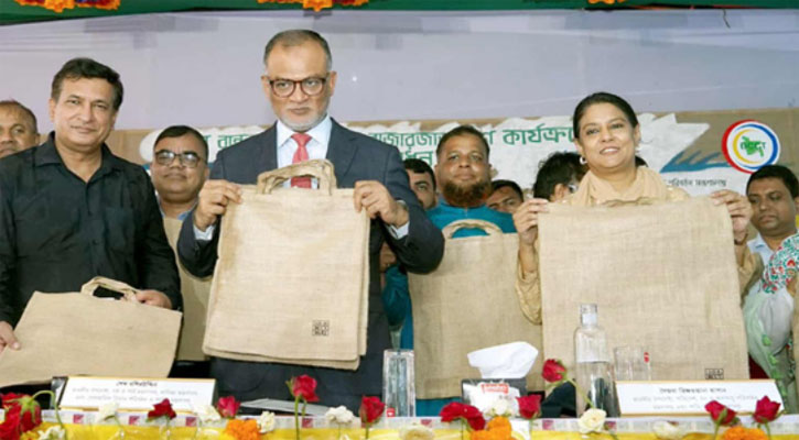 নিষিদ্ধ পলিথিন পাওয়া গেলে ছাড় নয় : রিজওয়ানা