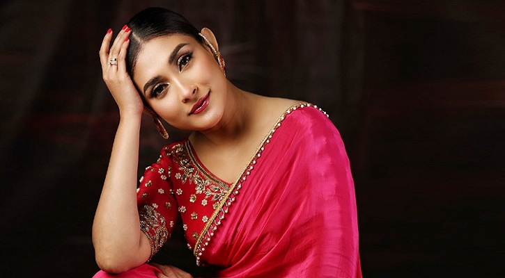 সবাইকে বিয়ের দাওয়াত দিলেন অভিনেত্রী মেহজাবীন!