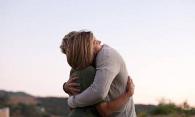 আজ হাগ ডে, প্রিয় মানুষকে নিবিড় আলিঙ্গন করার দিন