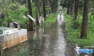 জামালপুরে প্রিয়জনের কবর পানির নিচে-দায় কার?