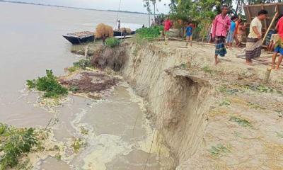সুন্দরগঞ্জে তিস্তায় ভয়াবহ ভাঙন, ক্ষতিগ্রস্ত এলাকা পরিদর্শনে এমপি ও ইউএনও