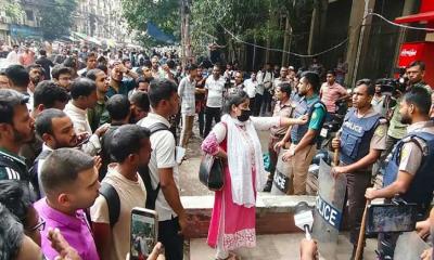 প্রশ্নপত্র ফাঁসের অভিযোগে নিয়োগ পরীক্ষা স্থগিত, সড়ক অবরোধ