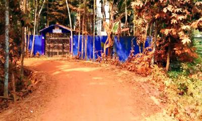 অসমাপ্ত সড়কে ধুলা–বালুর দুর্ভোগে রাজাপুরের বাসিন্দারা