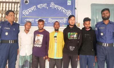 তিস্তায় অবৈধ পাথর উত্তোলনে ৫ জন গ্রেফতার