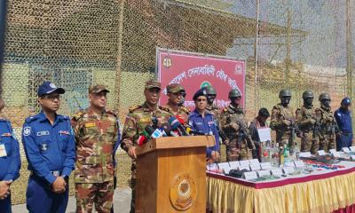 যৌথবাহিনীর অভিযানে অস্ত্র ও মাদকসহ সাবেক ছাত্রদল নেত্রী আটক